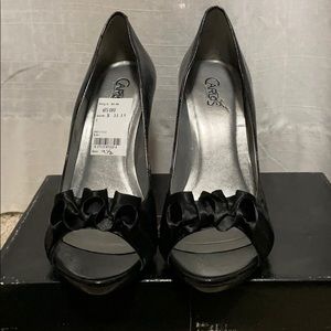 NIB Carlos Santana heels size 9.5